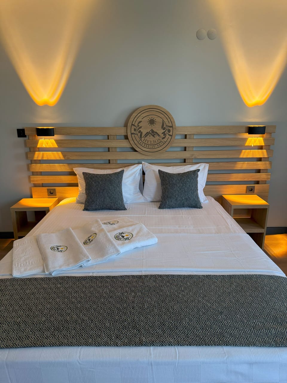 Premium bedding, down comforters, minibar, in-room safe