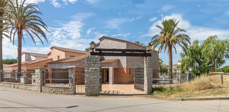 Villa | Exterior