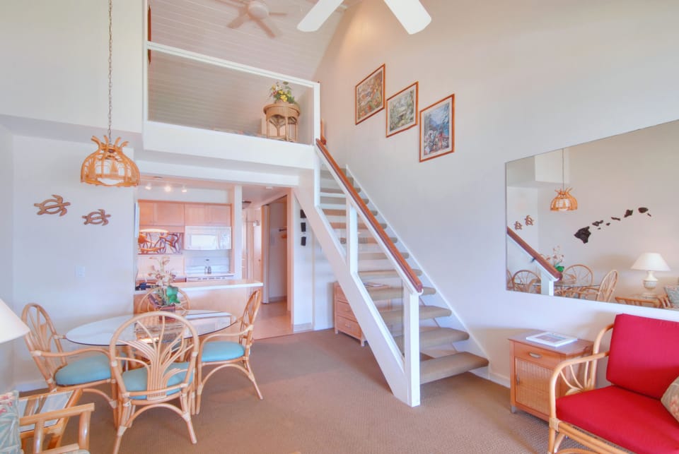 Beachfront One Bedroom with Loft | In-room dining