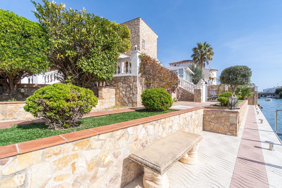 Villa | Exterior