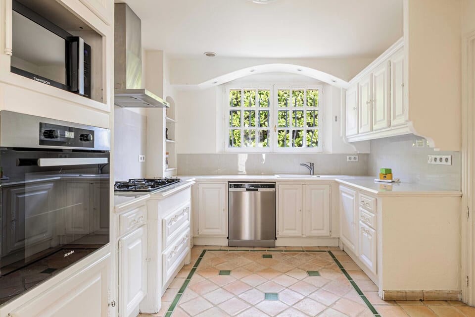 Villa | Private kitchen | Electric kettle, toaster