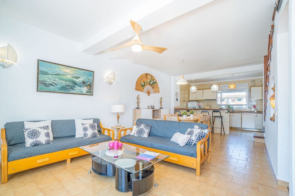 Villa | Living room | Fireplace