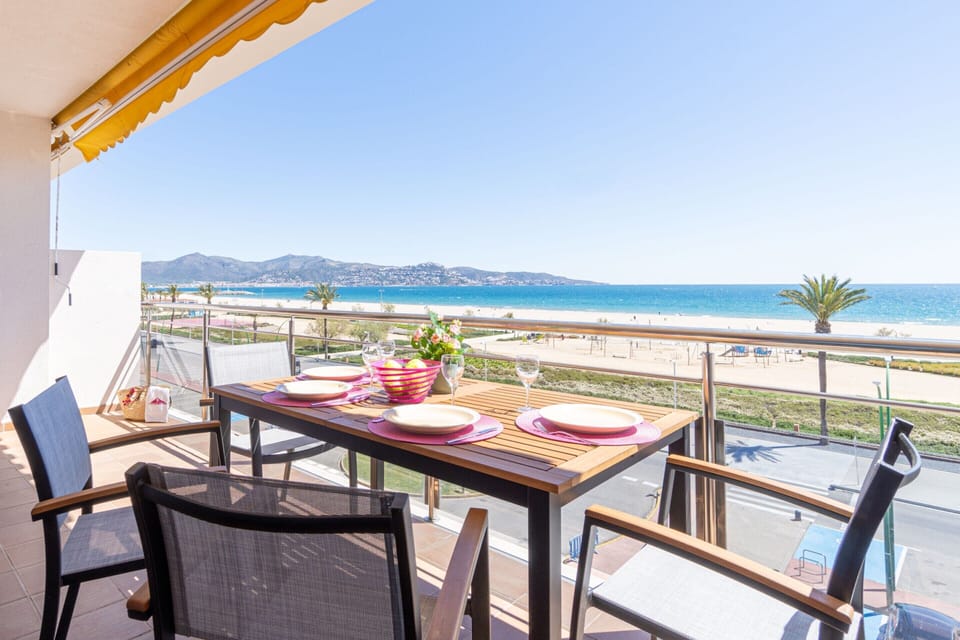 Apartment | Outdoor dining