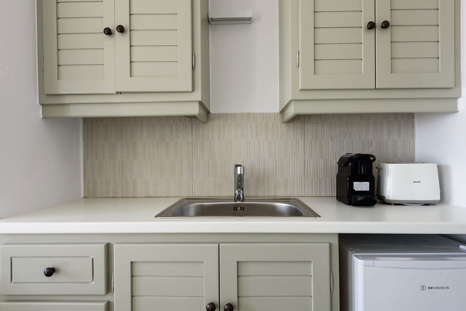Luxury Apartment, Sea View | Private kitchen