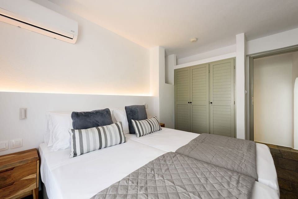 Luxury Apartment, Sea View | In-room safe, blackout drapes, free WiFi