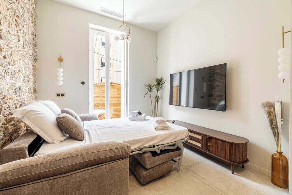 Apartment | 2 bedrooms, iron/ironing board, bed sheets