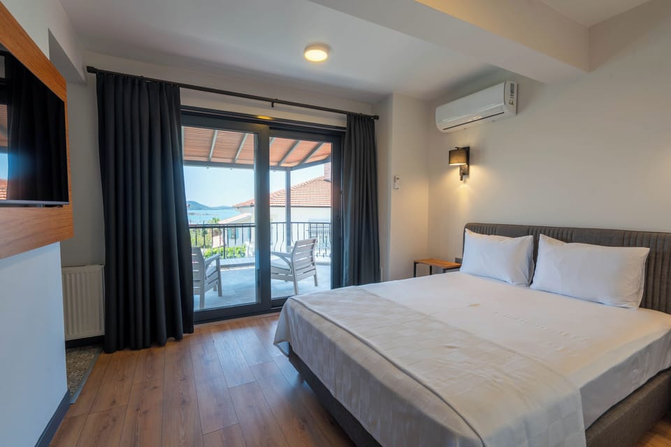 Deluxe Double Room, Terrace, Sea View | Egyptian cotton sheets, premium bedding, Select Comfort beds