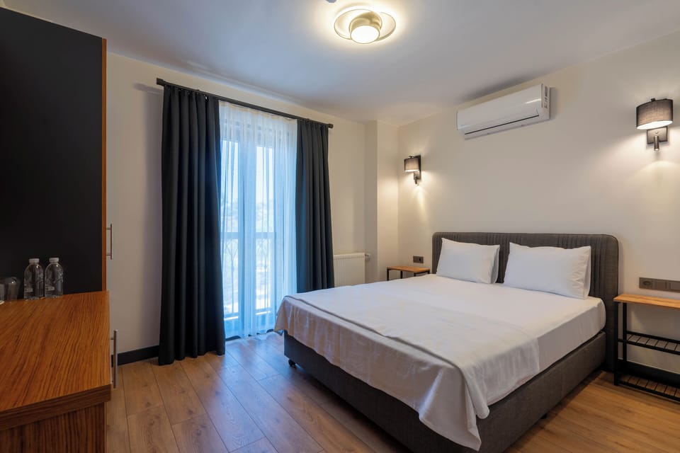 Superior Double or Twin Room, Partial Sea View | Egyptian cotton sheets, premium bedding, Select Comfort beds