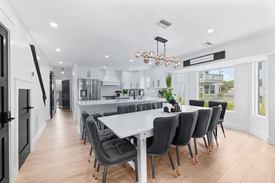 Gorgeous custom kitchen!