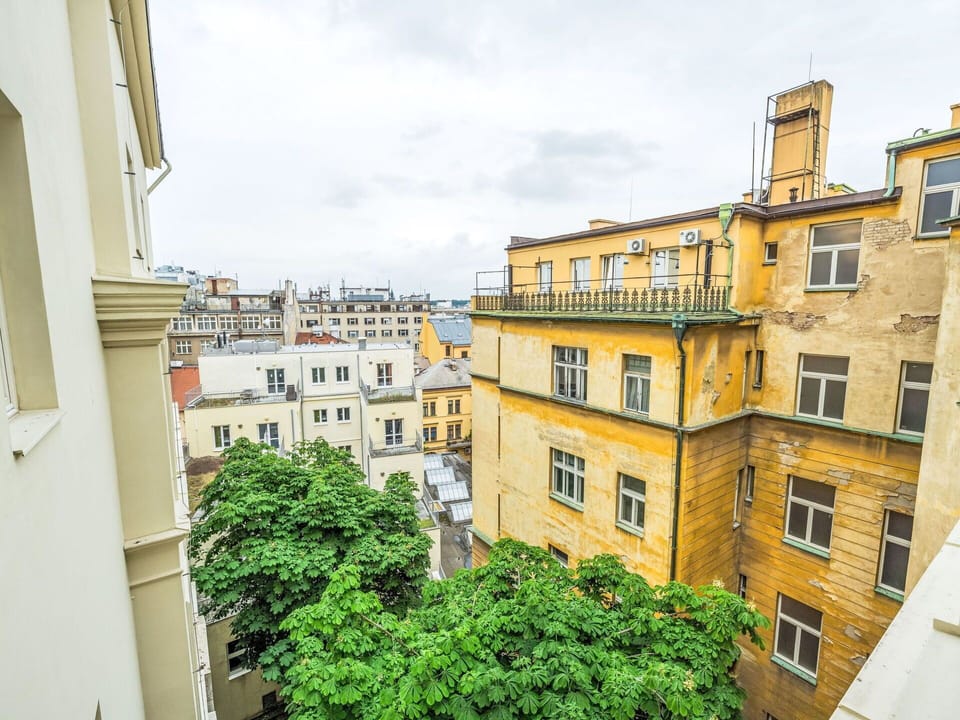 Daytime, Apartment, Neighbourhood, Architecture, Residential Area, Urban Design, Condominium, Balcony, Mixed-Use, Cumulus