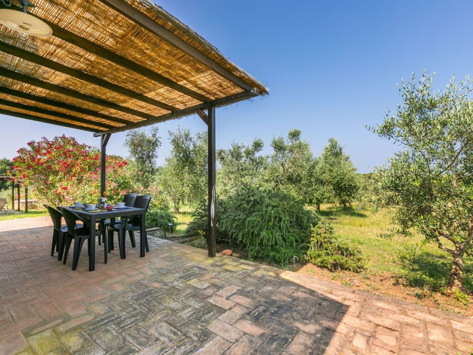 Garden, Shade, Outdoor Structure, Landscaping, Pavilion, Backyard, Eco Hotel, Yard, Pergola, Gazebo