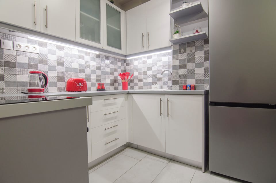 Comfort Apartment, Balcony, Ground Floor | Private kitchen | Fridge, oven, stovetop, coffee/tea maker