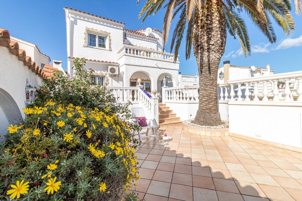 Villa | Exterior