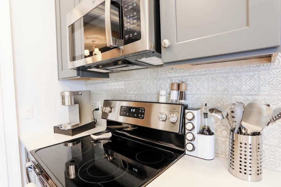 This tiny kitchen is ready with all the basics at your fingertips. 