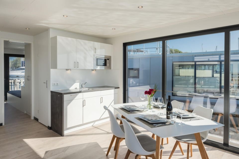 Mobile Home | Private kitchen | Highchair