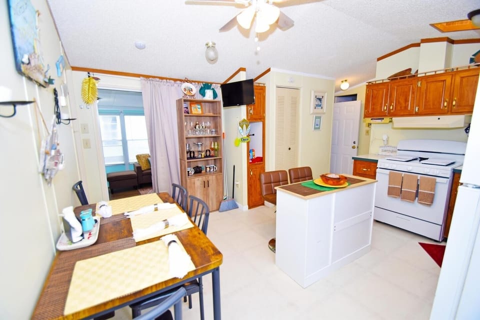 House, 3 Bedrooms | Private kitchen | Fridge, coffee/tea maker, toaster