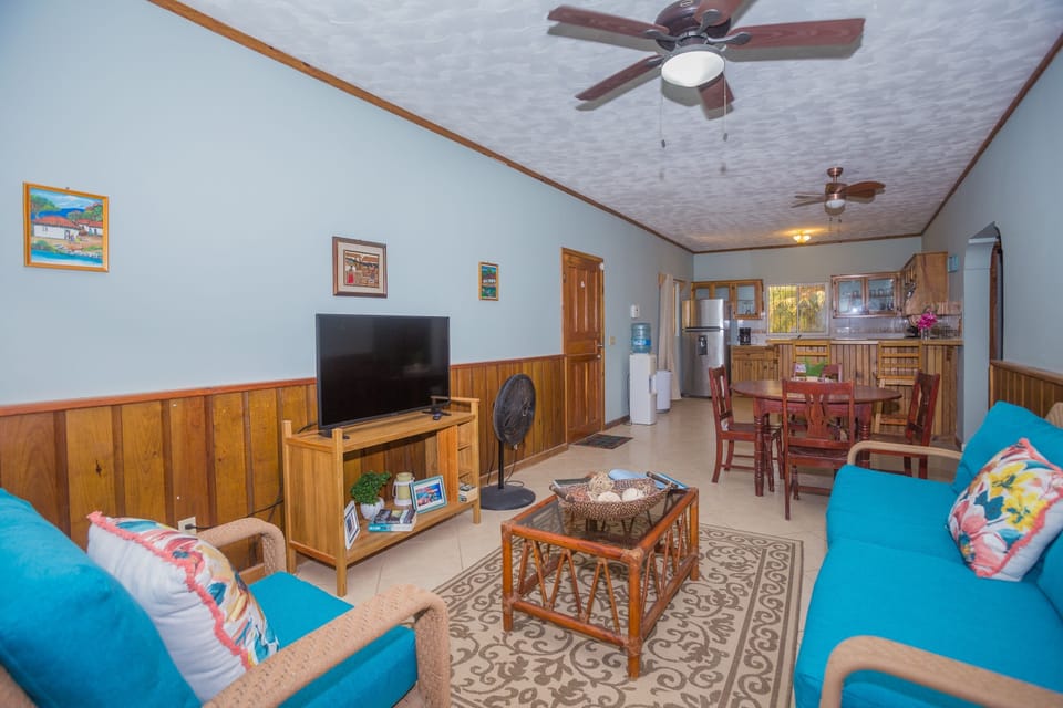 Apartment, 2 Bedrooms | Living area