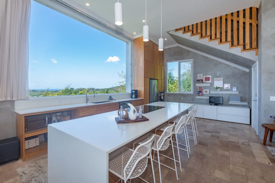 House, 4 Bedrooms | Private kitchen | Coffee/tea maker, fridge, oven, toaster