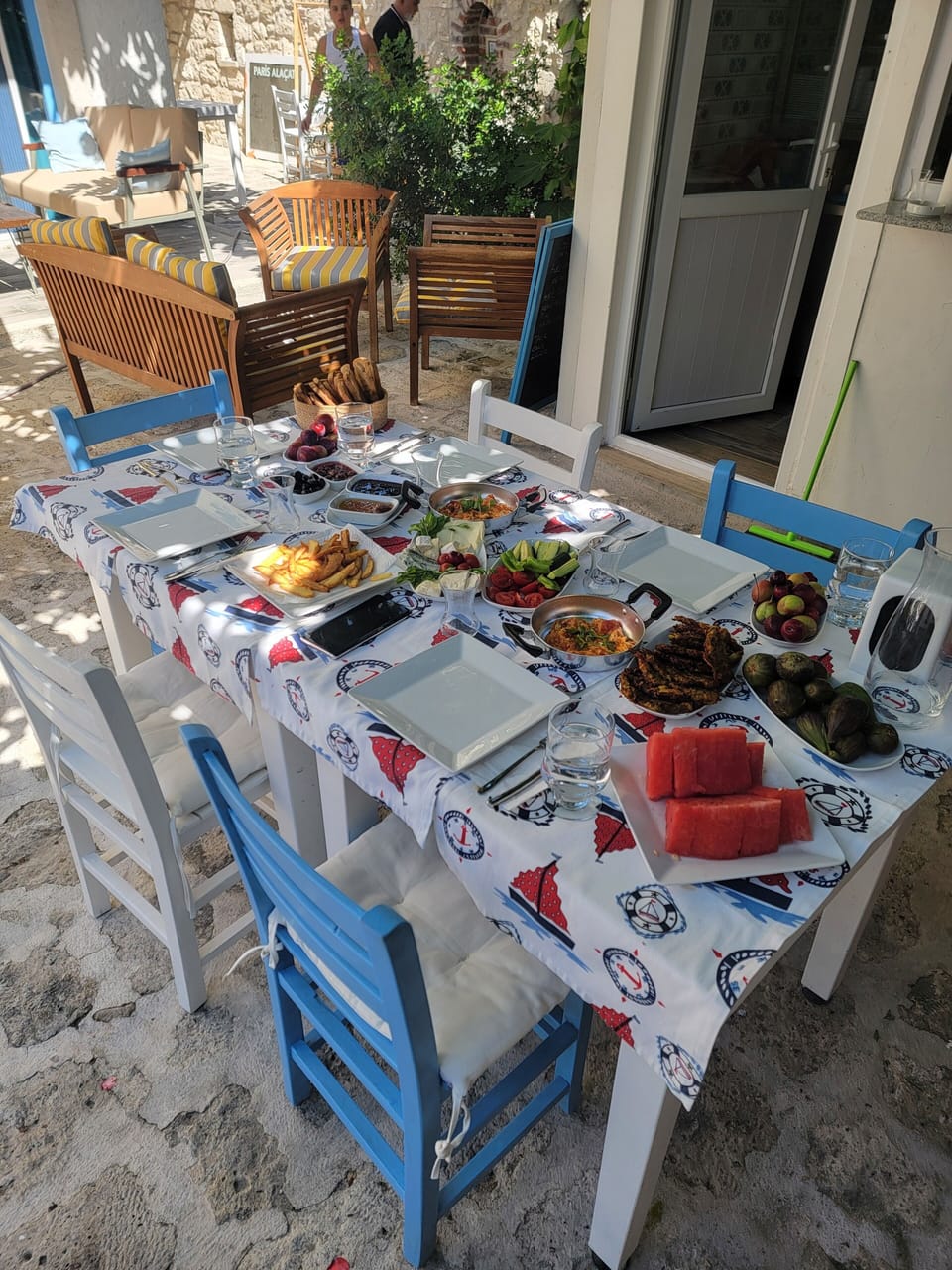 Daily local cuisine breakfast for a fee