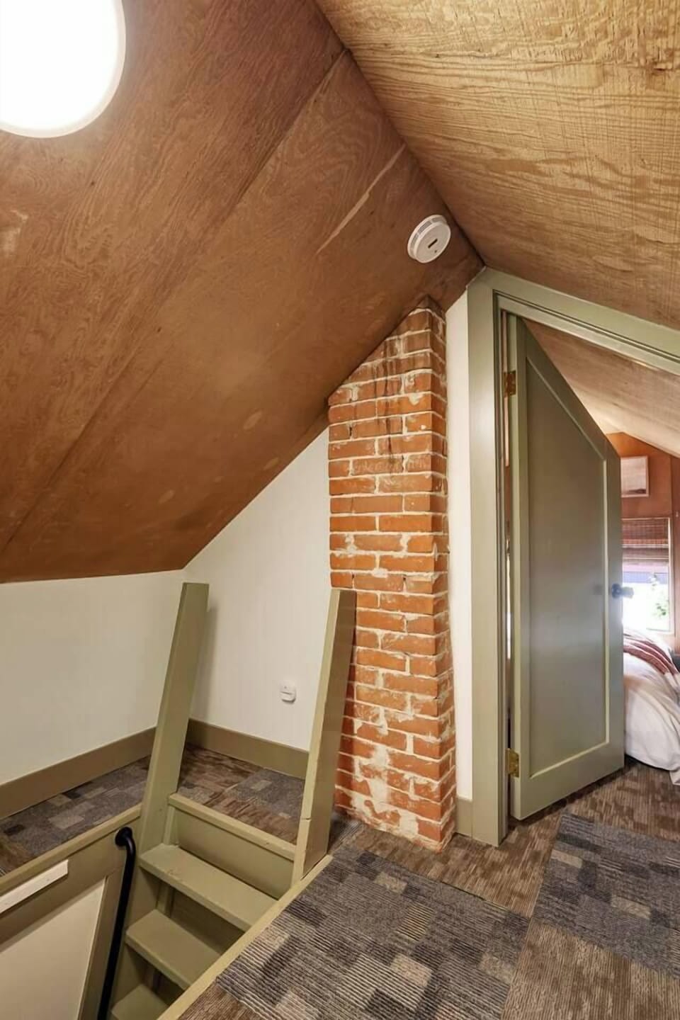 Access Ladder to Loft (3)