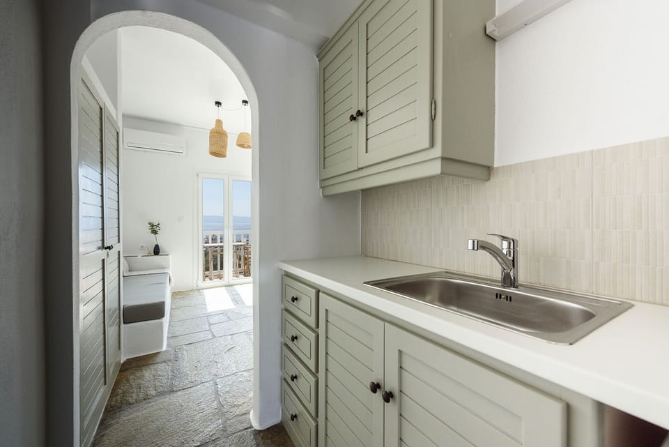 Luxury Studio, Sea View | Private kitchen