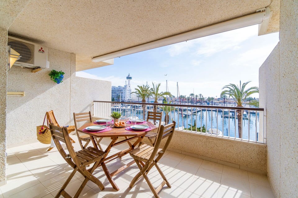 Apartment | Outdoor dining