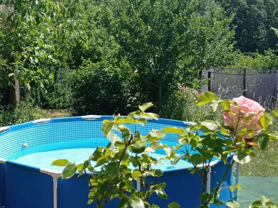 House | Outdoor spa tub