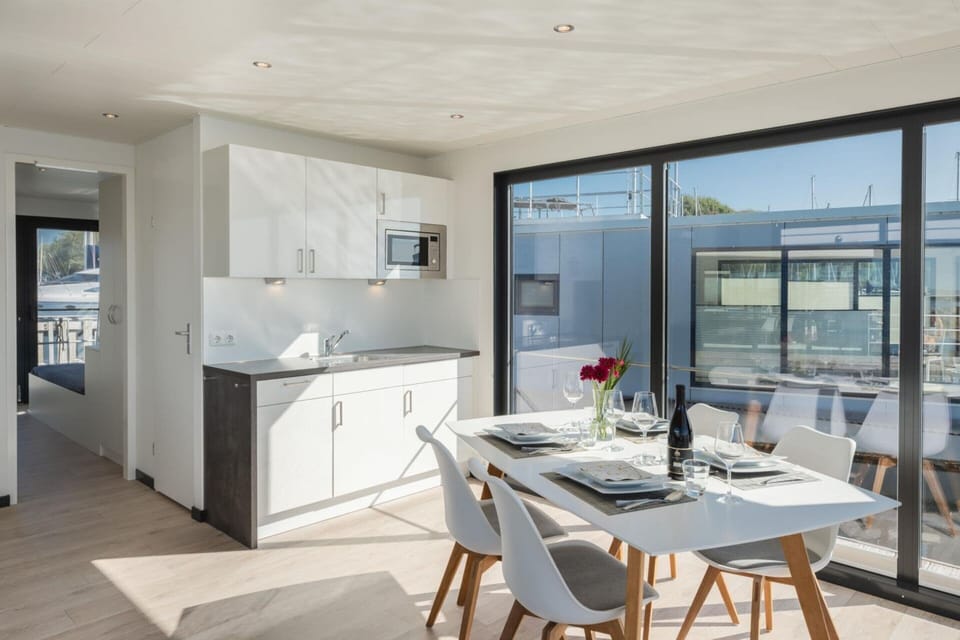 Mobile Home | Private kitchen | Highchair