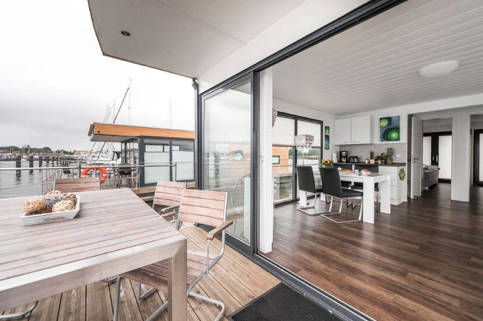 Mobile Home | Balcony