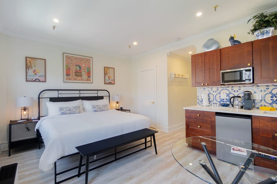 King Bed Studio, full tiled bath. Full Remodel 2025