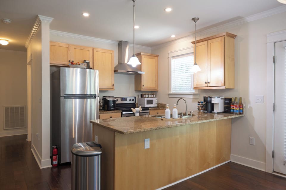 Fully equipped kitchen with cookware (pots, pans, blender, utensils, etc)