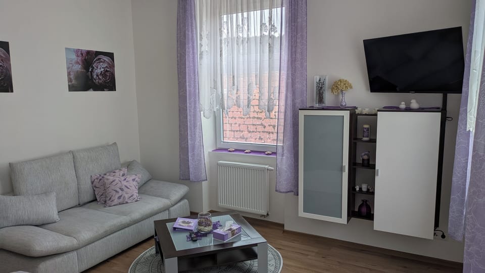 Standard Double Room, 1 Queen Bed, Pets Not Allowed | Hypo-allergenic bedding, blackout drapes, free WiFi, bed sheets