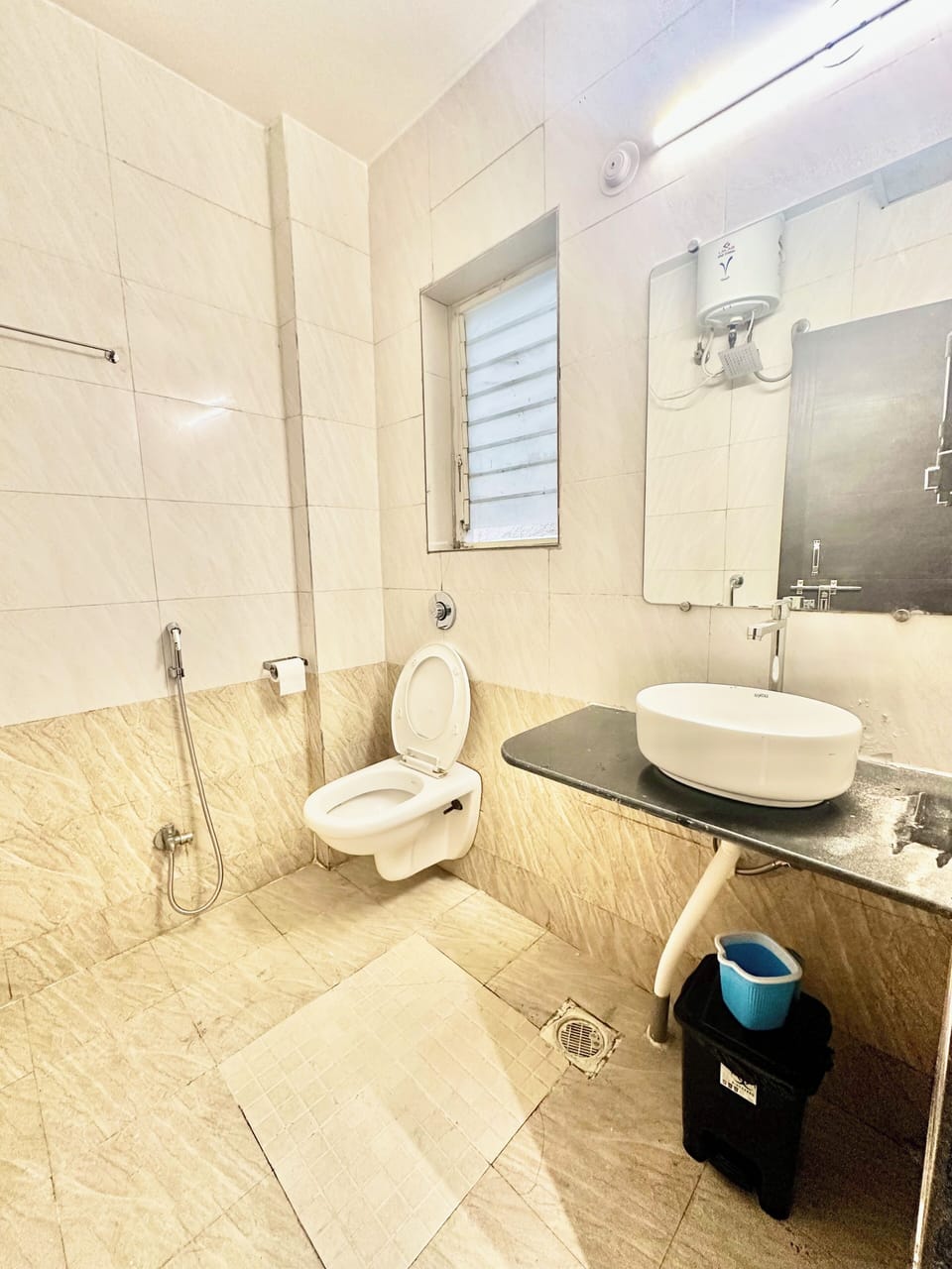 Classic Room, City View | Bathroom | Shower, free toiletries, towels, soap