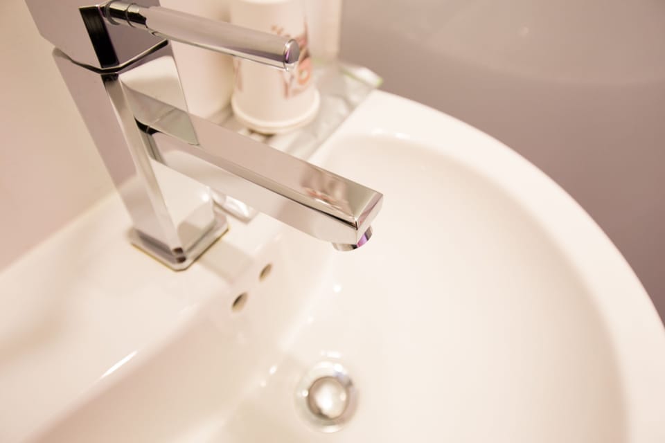 Economy Double Room, 1 Double Bed, Shared Bathroom | Bathroom sink