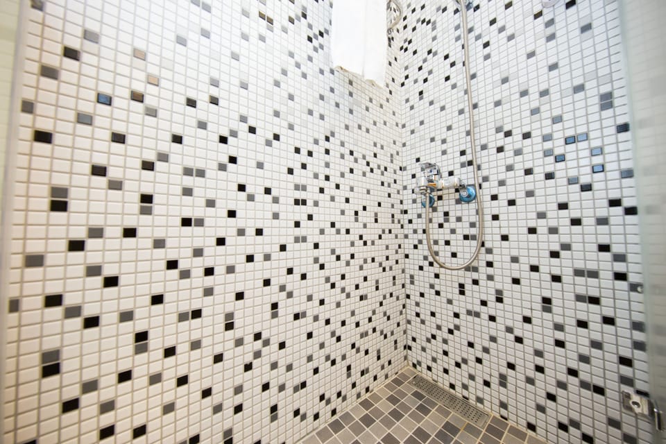 Economy Double Room, 1 Double Bed, Shared Bathroom | Bathroom shower