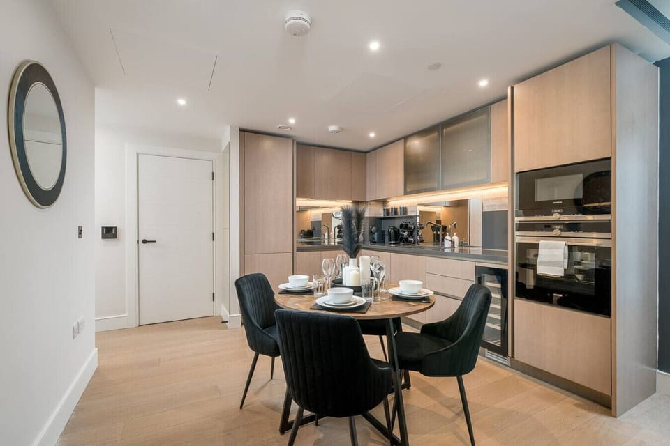 Bright, modern kitchen and dining area – perfect for home-cooked meals.