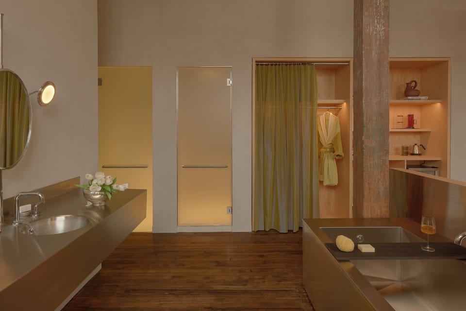 Junior Suite | Hypo-allergenic bedding, down comforters, in-room safe, blackout drapes