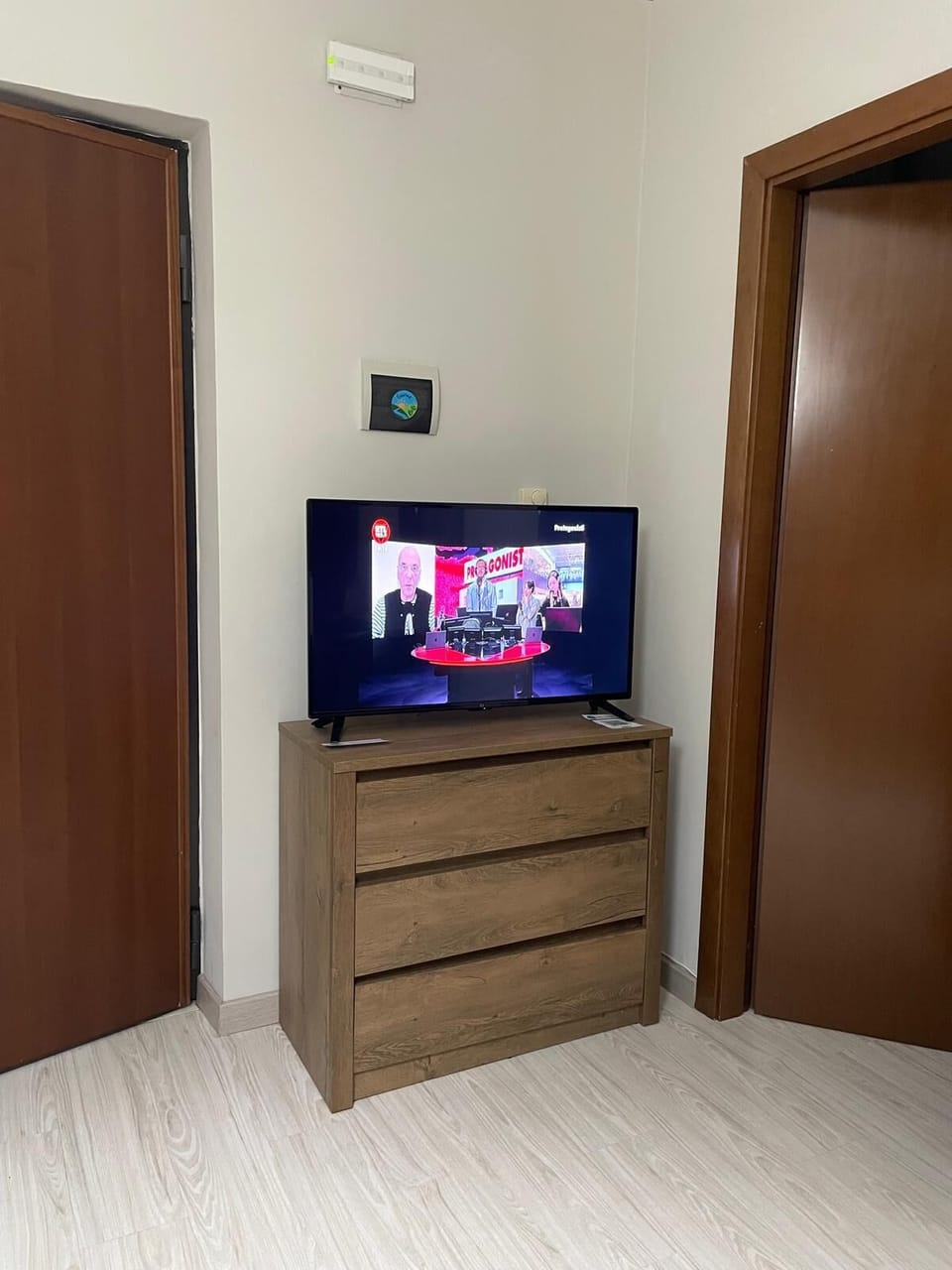 Comfort Apartment, Hill View | Living area | TV