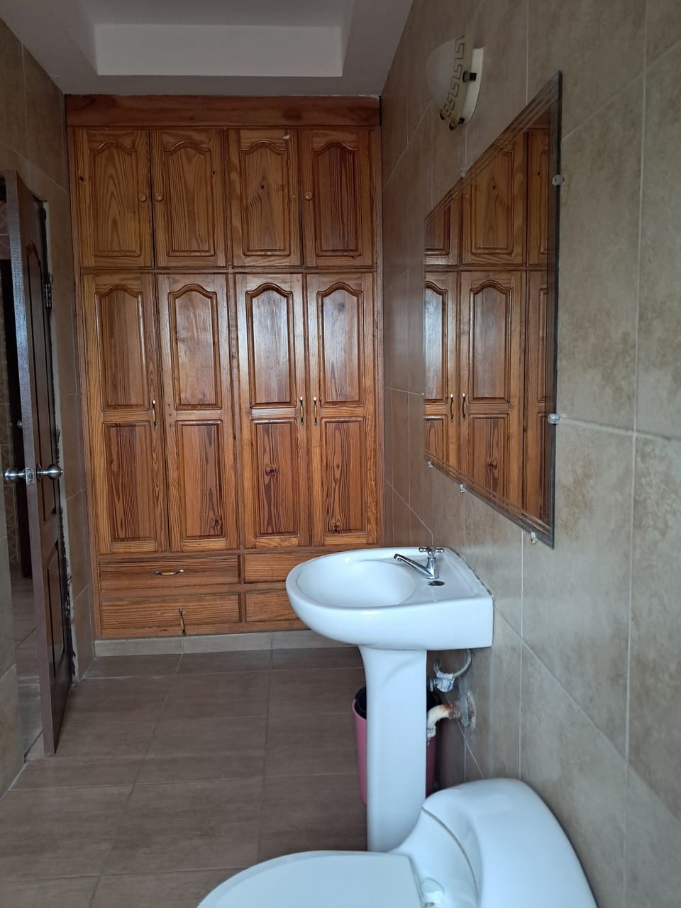 City Room | Bathroom | Shower, towels, soap, toilet paper