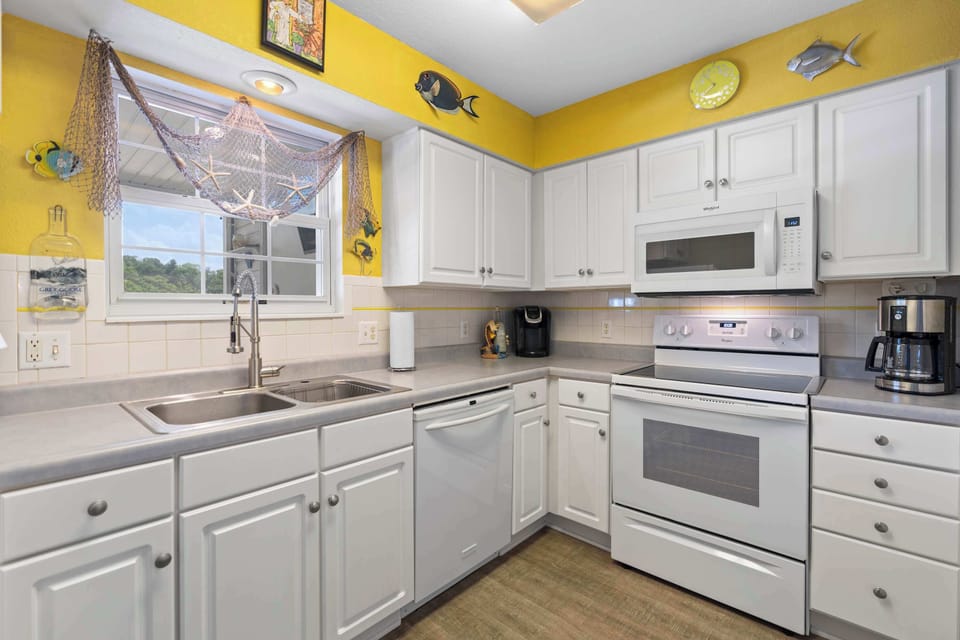 Condo, Multiple Beds, Balcony (LaTiBe Retreat) | Private kitchen | Fridge, microwave, oven, stovetop