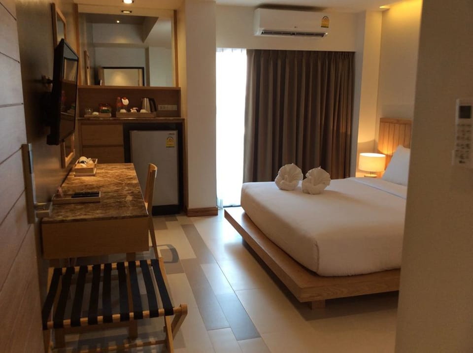 Superior Room, 1 King Bed | In-room safe, free WiFi