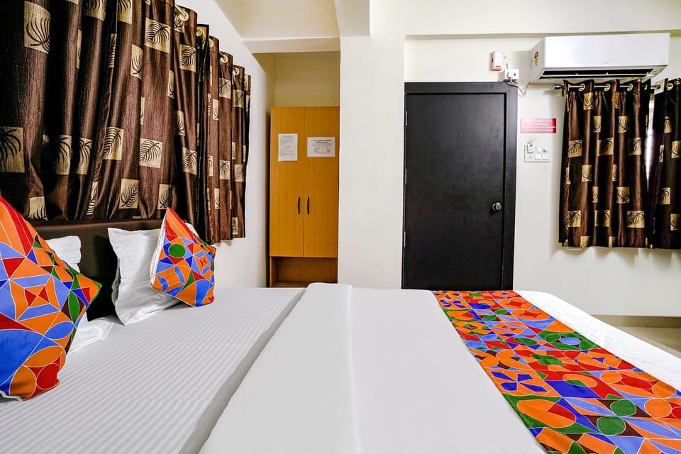 Egyptian cotton sheets, premium bedding, in-room safe, free WiFi
