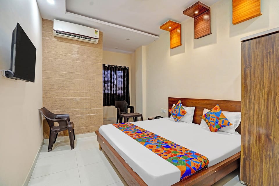 Deluxe Room | Egyptian cotton sheets, premium bedding, in-room safe, WiFi (free)