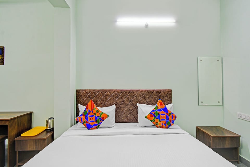 Deluxe Room | Egyptian cotton sheets, premium bedding, in-room safe, WiFi (free)