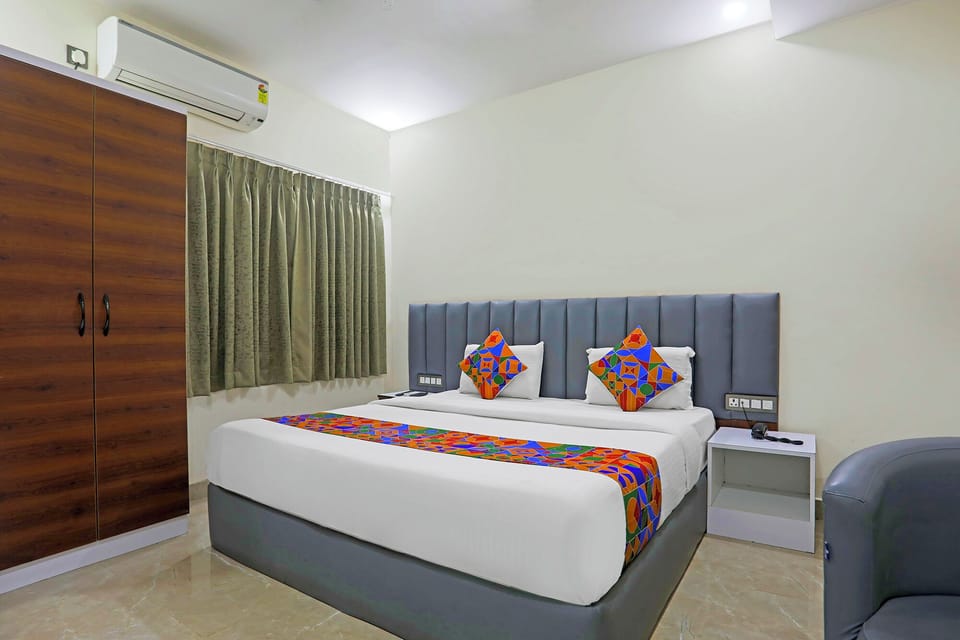 Suite | Egyptian cotton sheets, premium bedding, in-room safe, free WiFi