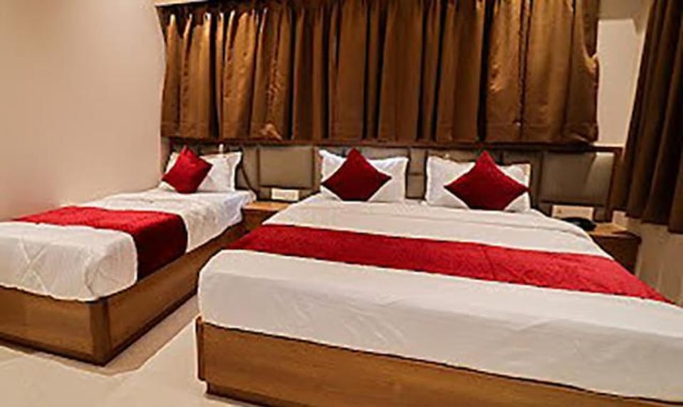 Egyptian cotton sheets, premium bedding, in-room safe, free WiFi