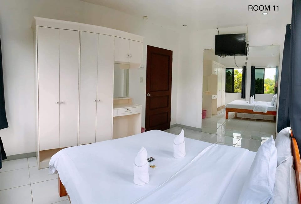 Basic Double Room, Lanai, Mountain View | In-room safe, individually decorated, desk, laptop workspace