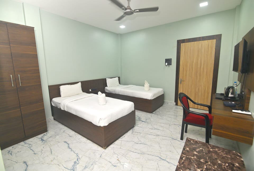 Deluxe Twin Room | Desk, laptop workspace, WiFi (free)