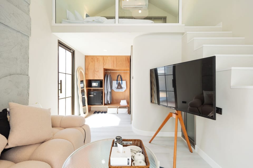 Deluxe Villa, 1 Bedroom, Hill View | Living area