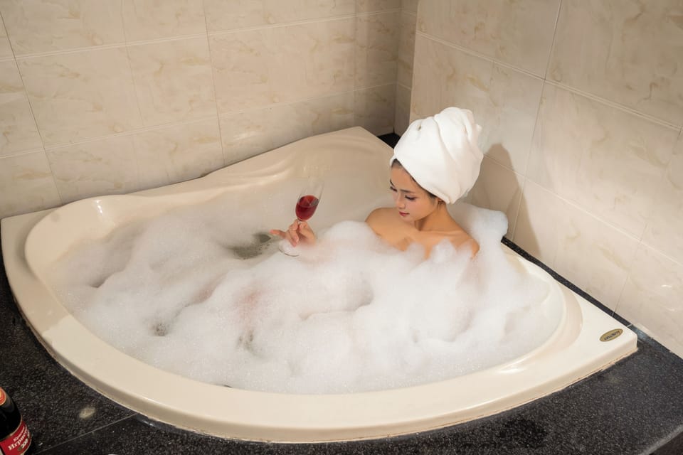 Deluxe Studio | Bathroom | Hair dryer, towels, soap, shampoo